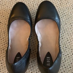 Black Bloch flats!!
